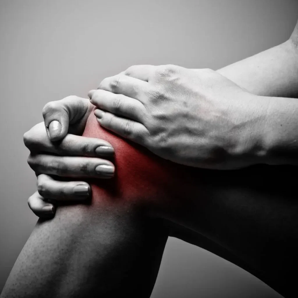 Man experiences arthritis in his knee 